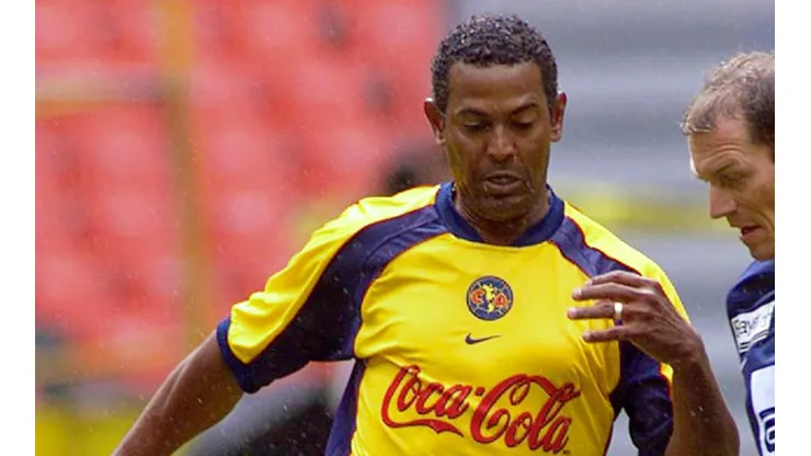 El Negro Santos disfruta de comentar todo lo que lee.