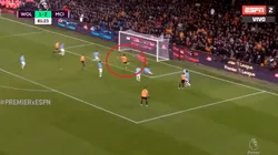 Raúl Jiménez solo tuvo que empujarla para quebrar la resistencia de Claudio Bravo.