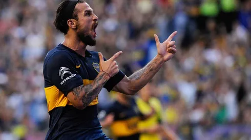 Daniel Osvaldo festejando un gol con la camiseta de Boca.