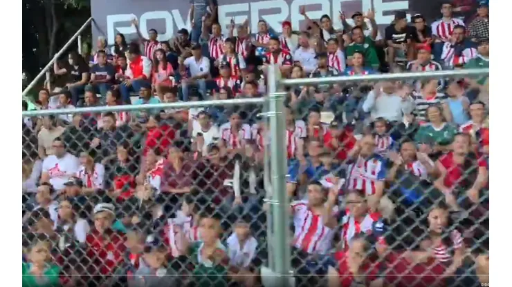 ¡Impresionante! Cientos de aficionados de Chivas presenciaron el entrenamiento