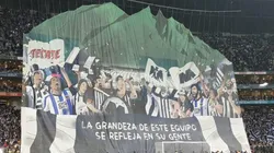 El impresionante Tifo de Rayados (Foto: Karina Bobadilla)