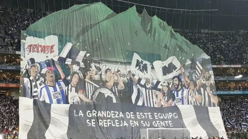 El impresionante Tifo de Rayados (Foto: Karina Bobadilla)