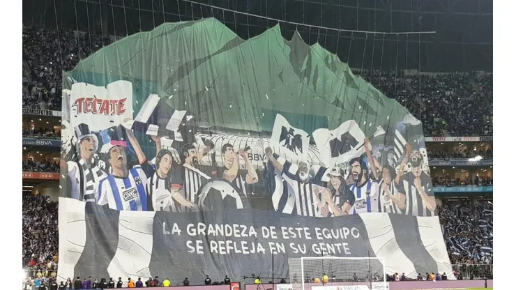 El impresionante Tifo de Rayados (Foto: Karina Bobadilla)