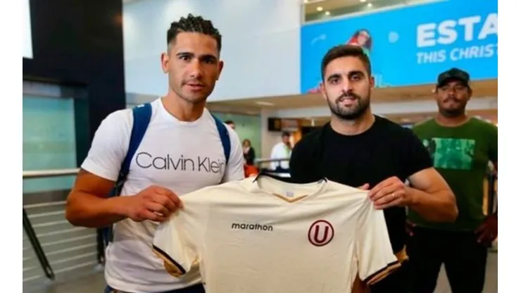 Dos Santos y Urruti jugaron en el fútbol de su país en la última temproada.