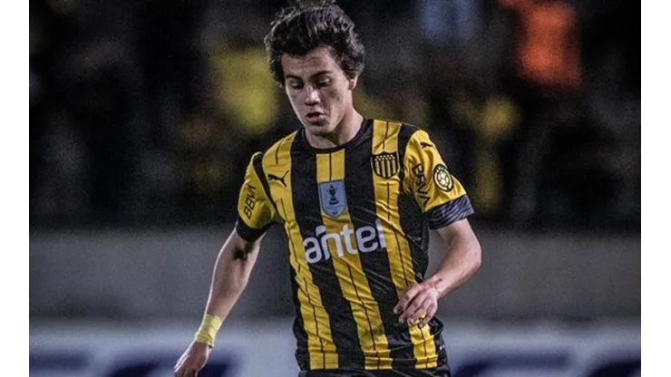 ¿El reemplazante de Nández? Riquelme puso la lupa sobre un juvenil de Peñarol