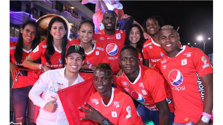 Video: jugadores del América de Cali desfilaron como reyes en la feria
