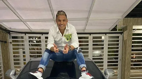 Ya en Barranquilla, Teo se subió a su lujoso deportivo y metió foto mostrando un llamativo detalle