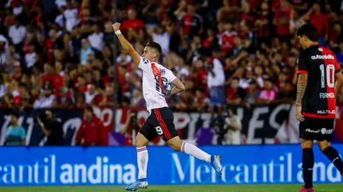 Foto del futbolista de River celebrando un gol.