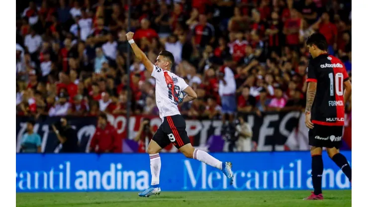Foto del futbolista de River celebrando un gol.