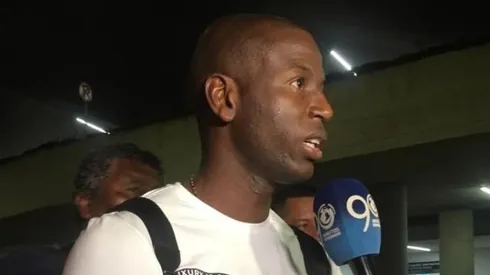 Prensa e hinchas le dieron la bienvenida a Adrián Ramos a su llegada a Cali.