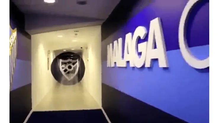 Están locos: efecto óptico en el pasillo del estadio del Málaga