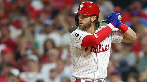 Los jugadores están enumerados en la lista por sus salarios anuales.