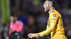 Gignac descargó de taco y la empujó en el segundo palo