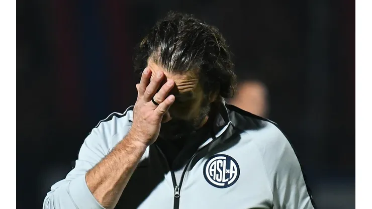 Juan Antonio Pizzi en San Lorenzo de Almagro.