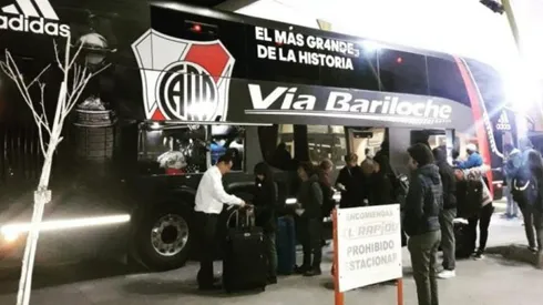 Usaron el micro de River y un hincha de Boca no se quería subir