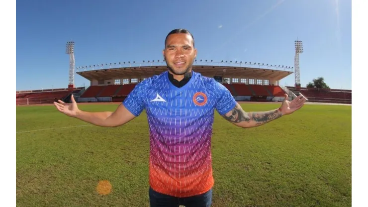 Aficionados trollean a Gullit Peña