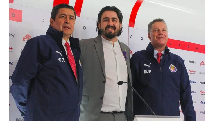 Cada día más picante: Negro Santos, duro contra Tena y Peláez