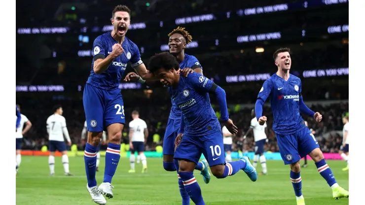 Willian le rompió el corazón a Mourinho y Chelsea barrió al Tottenham
