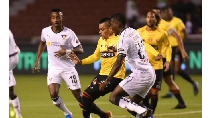 Liga de Quito y Barcelona SC en un duelo por la Liga Pro.