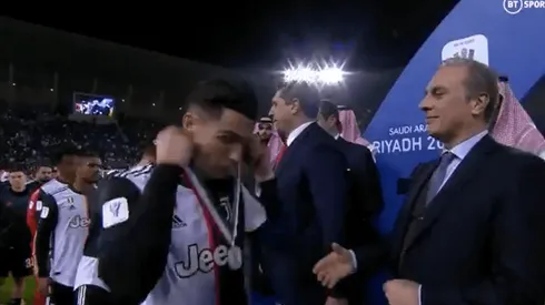 Mal perdedor: el gesto de Cristiano al recibir la medalla del segundo puesto