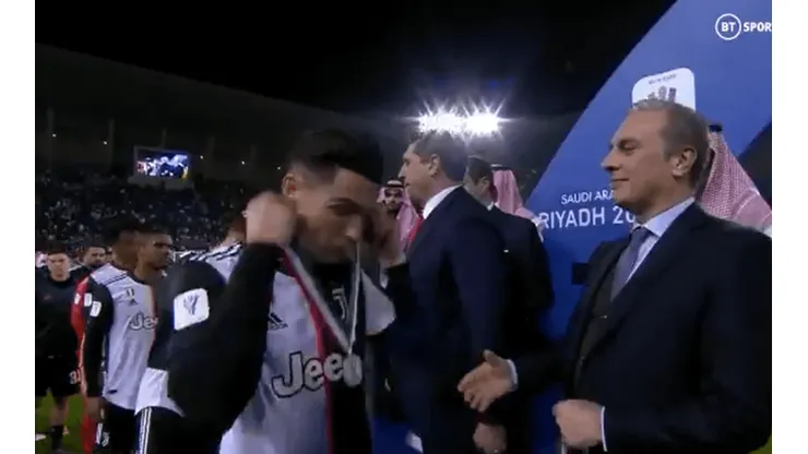 Mal perdedor: el gesto de Cristiano al recibir la medalla del segundo puesto