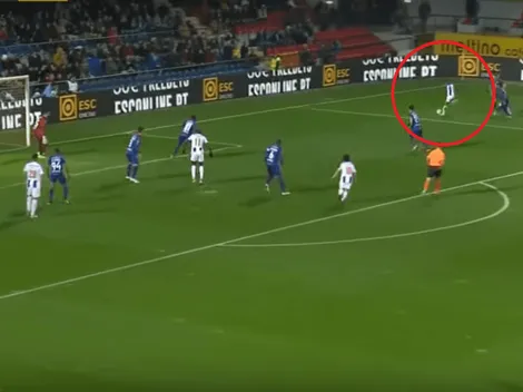 Otra asistencia más: espectacular centro de Tecatito Corona en el gol de Soares a Chaves