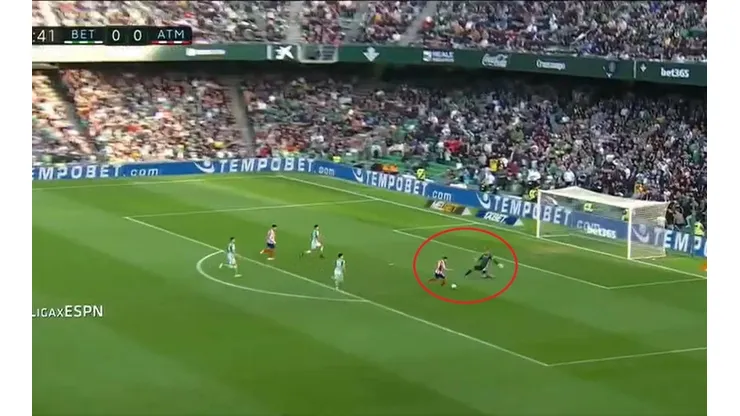 Correa dejó pintado al arquero y metió un golazo para el Atlético