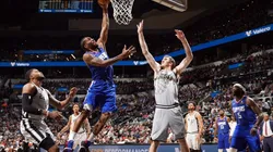 El mejor jugador de las Finales de la temporada pasada logró su primera victoria en San Antonio.