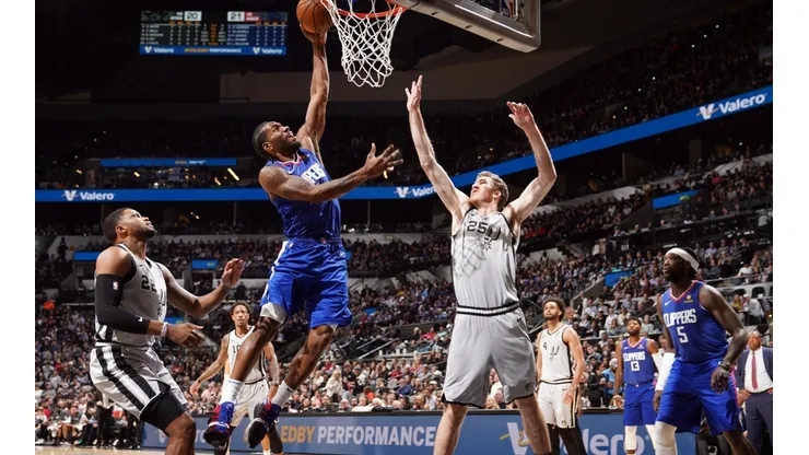 El mejor jugador de las Finales de la temporada pasada logró su primera victoria en San Antonio.