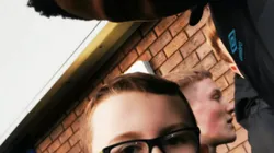 La fallida foto de Yerry Mina con un pequeño hincha del Everton.