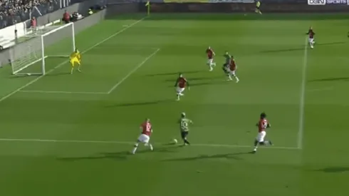 Papu Gómez hizo lo que quiso con la defensa de Milan y metió un golazo