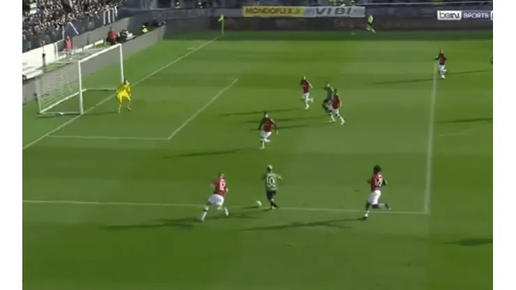 Papu Gómez hizo lo que quiso con la defensa de Milan y metió un golazo