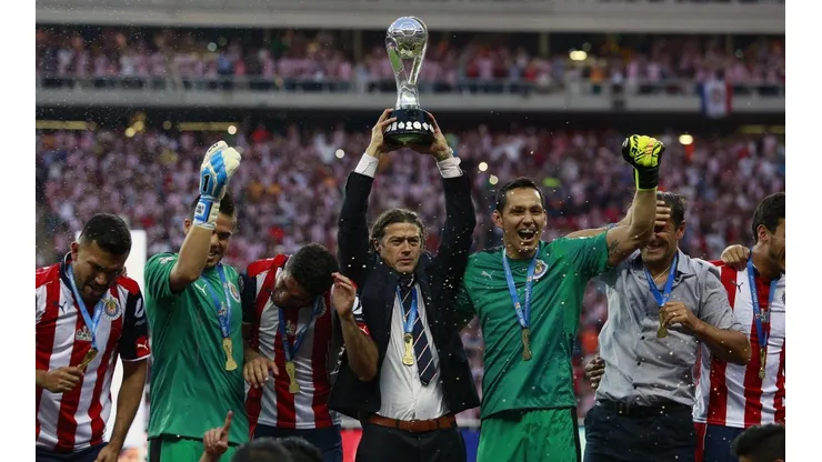 Almeyda cumplió 46 años y los ex-Chivas lo recordaron