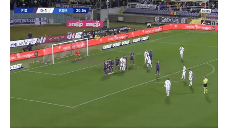 Imposible de atajar: el golazo al ángulo de tiro libre de Kolarov