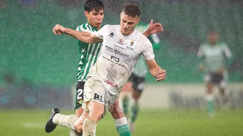 Lainez volvió de titular con un golazo de tiro libre y Betis aplastó a Antoniano