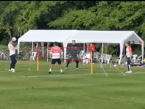 ¿Nuevos refuerzos? Ricardo Peláez y Mariano Varela se divierten en el entrenamiento de Chivas