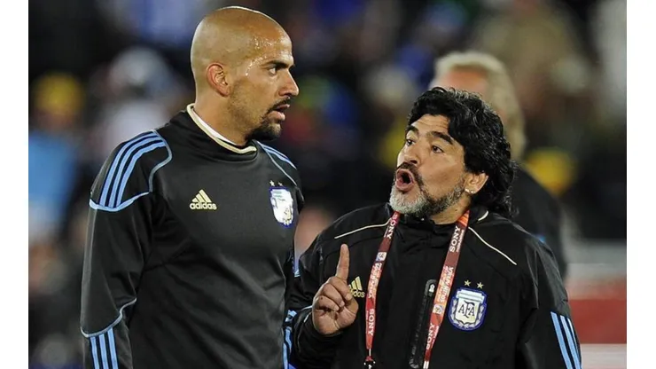 Verón a Maradona: “No soy vigilante ni botón, adelante de una cámara todos somos malos y guapos”