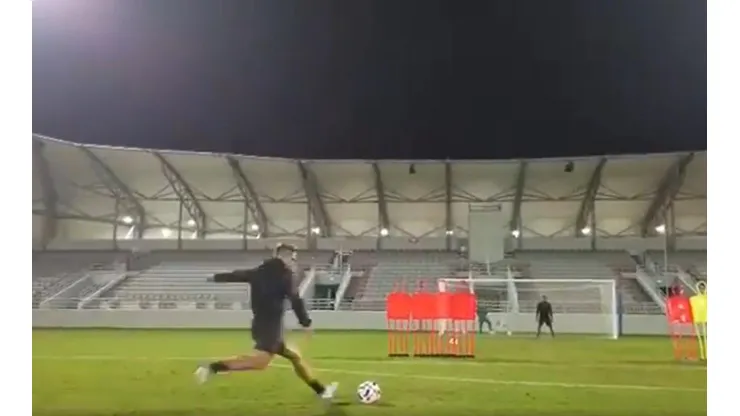 Diego, del Flamengo, metió un golazo de tiro libre en la práctica