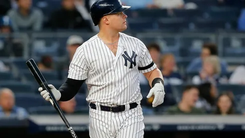 Luke Voit cambia de número