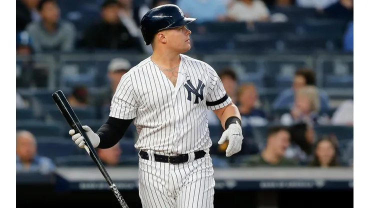Luke Voit cambia de número