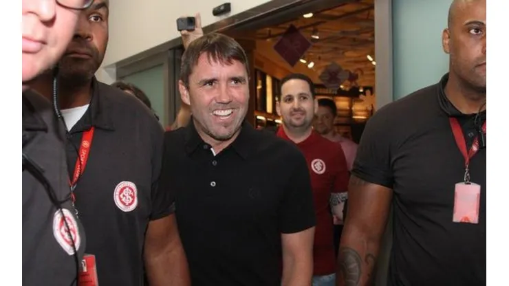 El presidente de Inter llenó de elogios a Coudet en su presentación
