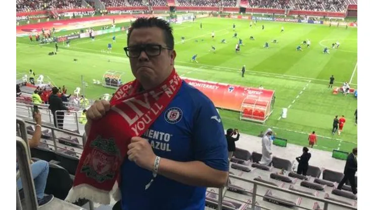 Escamilla "apoyó" al Liverpool con la playera de Cruz Azul