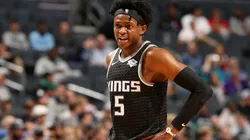De'Aaron Fox y su tapada con el pie