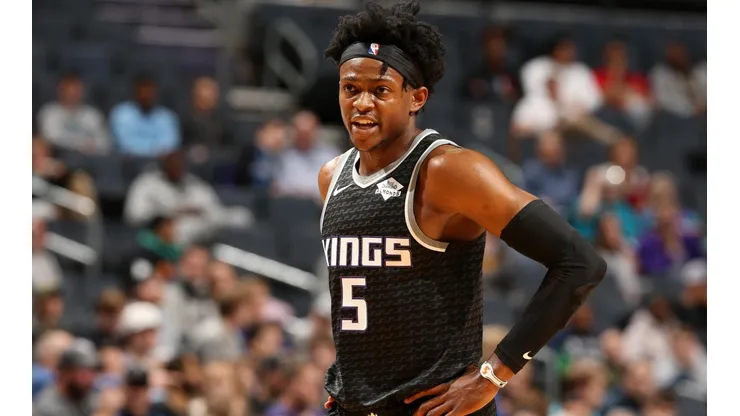 De'Aaron Fox y su tapada con el pie
