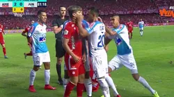 Así fue el puñetazo de Marlon Piedrahíta a Rafael Carrascal en la final de la Liga Águila.