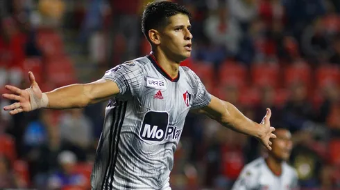 Facundo Barceló festejando un gol en Atlas.