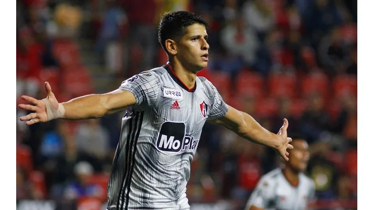 Facundo Barceló festejando un gol en Atlas.