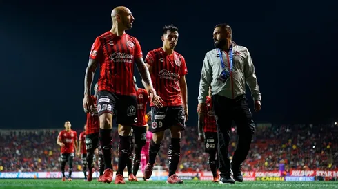 Tres jugadores de Xolos a Gallos.