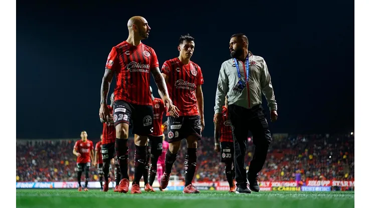 Tres jugadores de Xolos a Gallos.