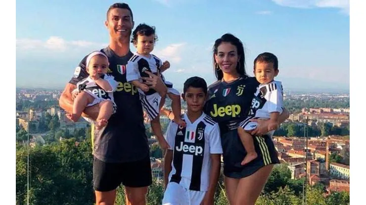 Padrazo: Georgina Rodríguez subió una foto de Cristiano junto a sus hijos